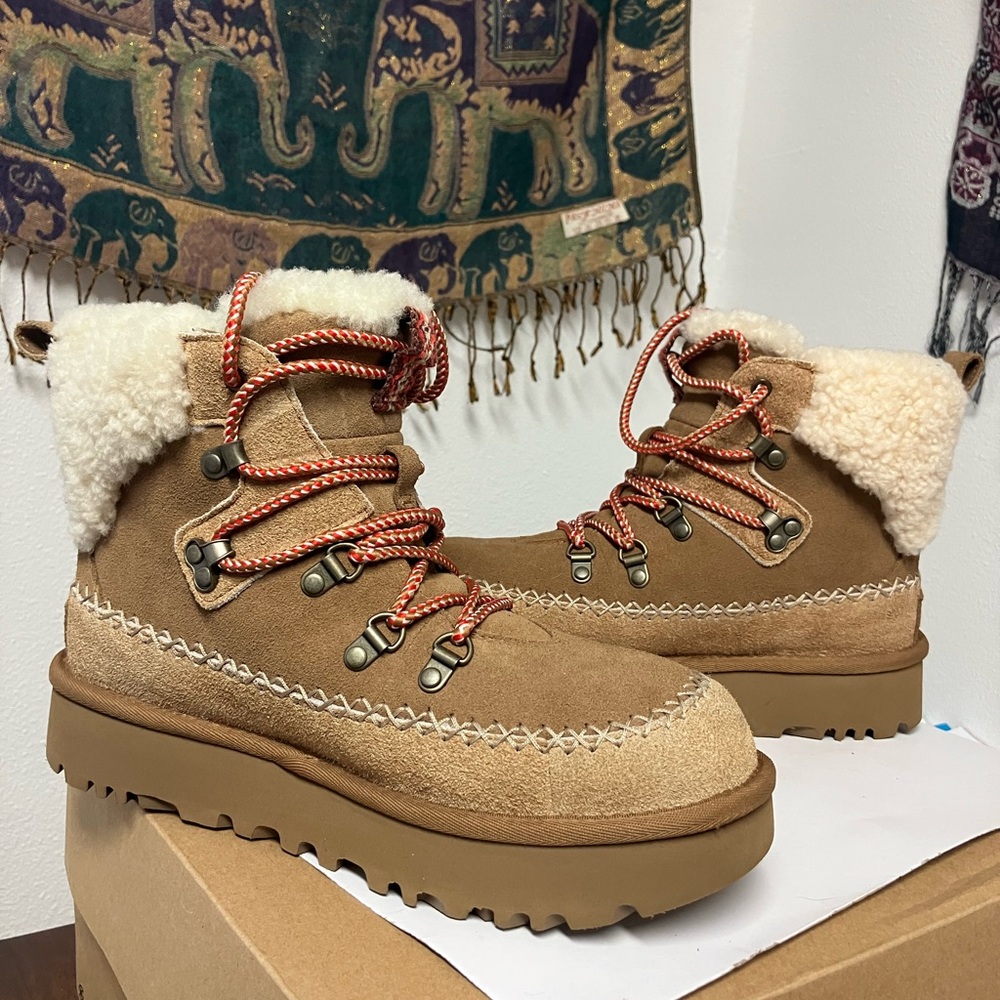 UGG Women’s Classic Alpine Boots NEW